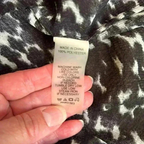 Vince Camuto size small women’s black and white sheer blouse 👚 - Picture 4 of 4